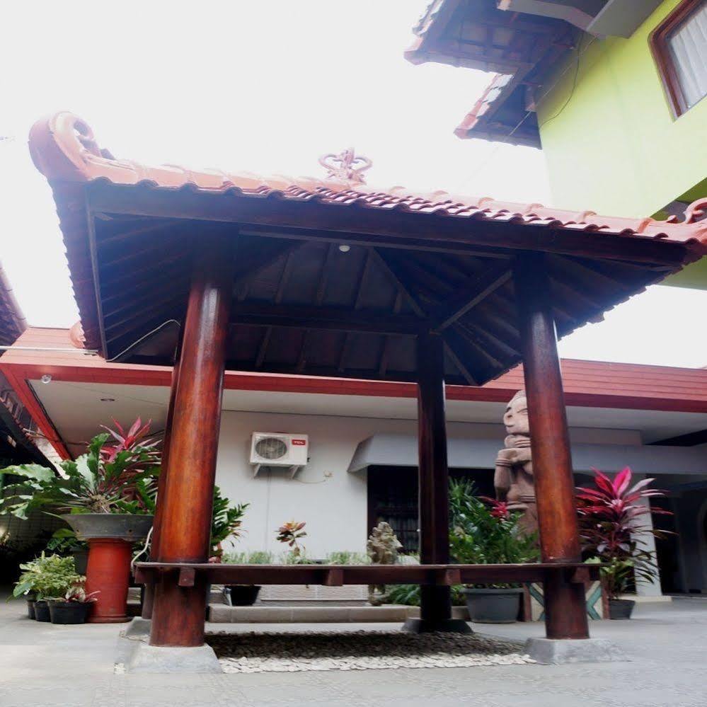 Airlangga Hotel Yogyakarta Exterior foto